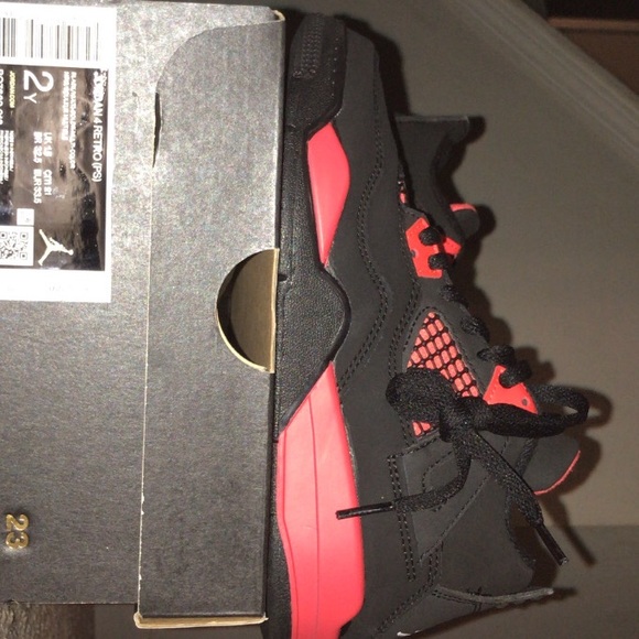 Jordan 4’s Red thunders